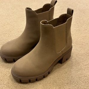 Mia 5.5 suede-ish clunky boots. New. Rubber soles